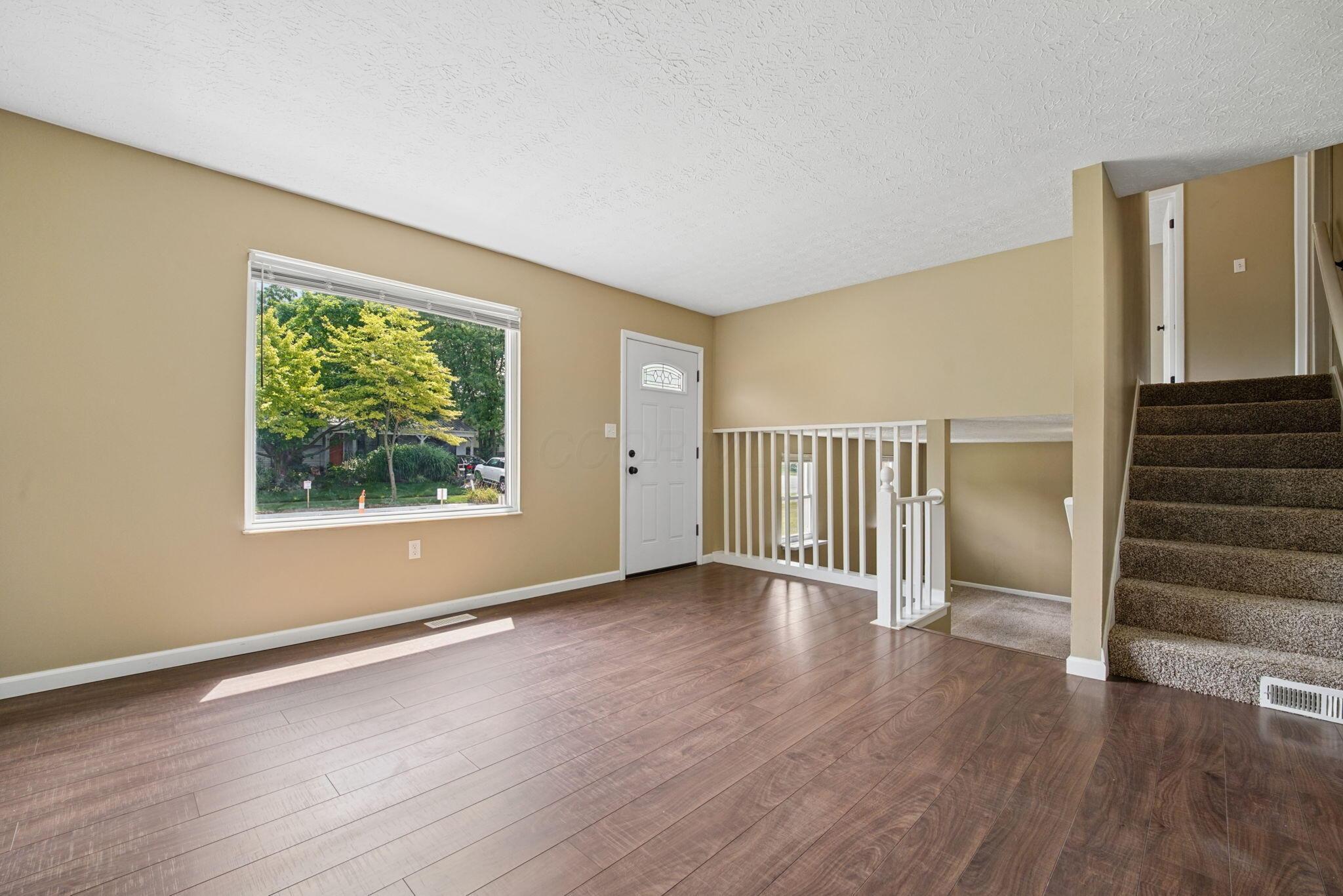 4909 Dunlap Road Columbus, OH 43229 - Photo 7 of 38 7-web-or-mls-4909-dunlap-rd
