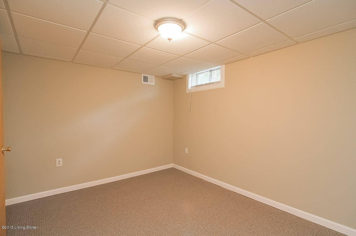 2034 Lynn Lea Road Louisville, KY 40216 - Photo 27 of 34 0052