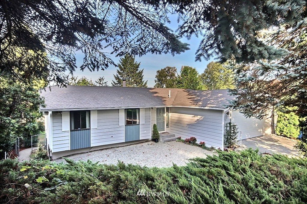1934 Beacon Way Southeast Renton, WA 98058 - Photo 1 of 20