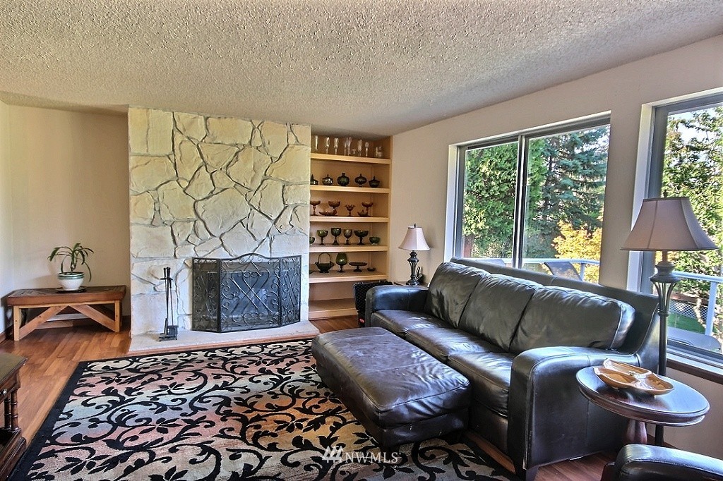 1934 Beacon Way Southeast Renton, WA 98058 - Photo 2 of 20