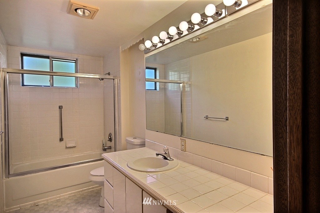 1934 Beacon Way Southeast Renton, WA 98058 - Photo 15 of 20