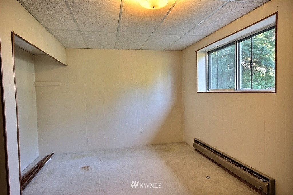 1934 Beacon Way Southeast Renton, WA 98058 - Photo 16 of 20