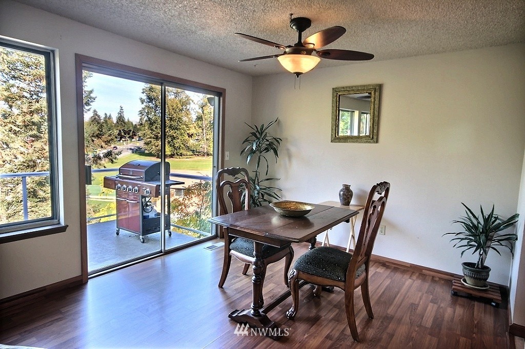 1934 Beacon Way Southeast Renton, WA 98058 - Photo 3 of 20
