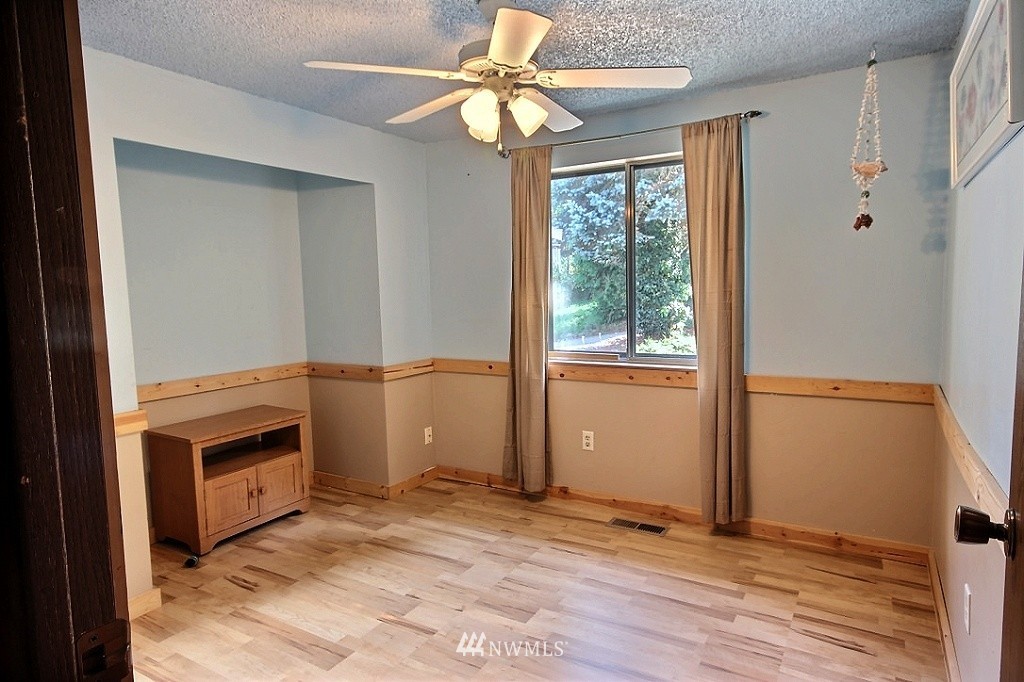 1934 Beacon Way Southeast Renton, WA 98058 - Photo 7 of 20