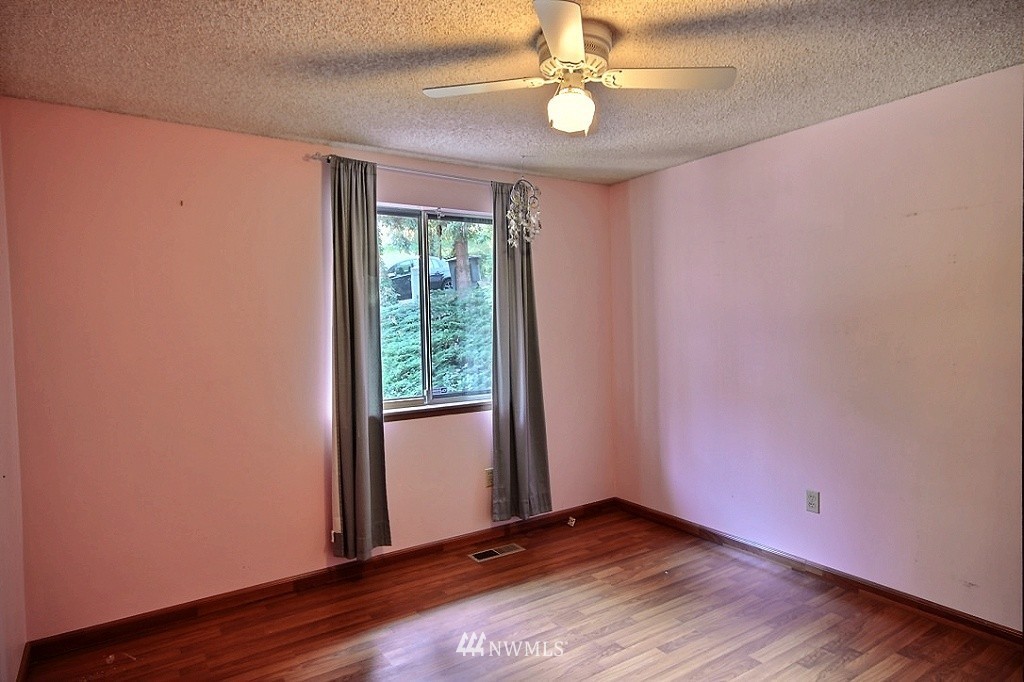 1934 Beacon Way Southeast Renton, WA 98058 - Photo 8 of 20