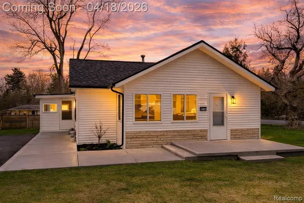 $255,000 | 2514 Barton Street, Commerce Township, MI 48382