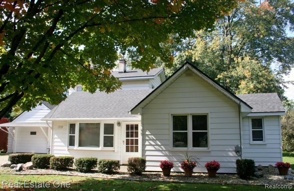 3192 Grant Road Rochester, MI 48309 - Photo 21 of 26 21 Front View.jpg