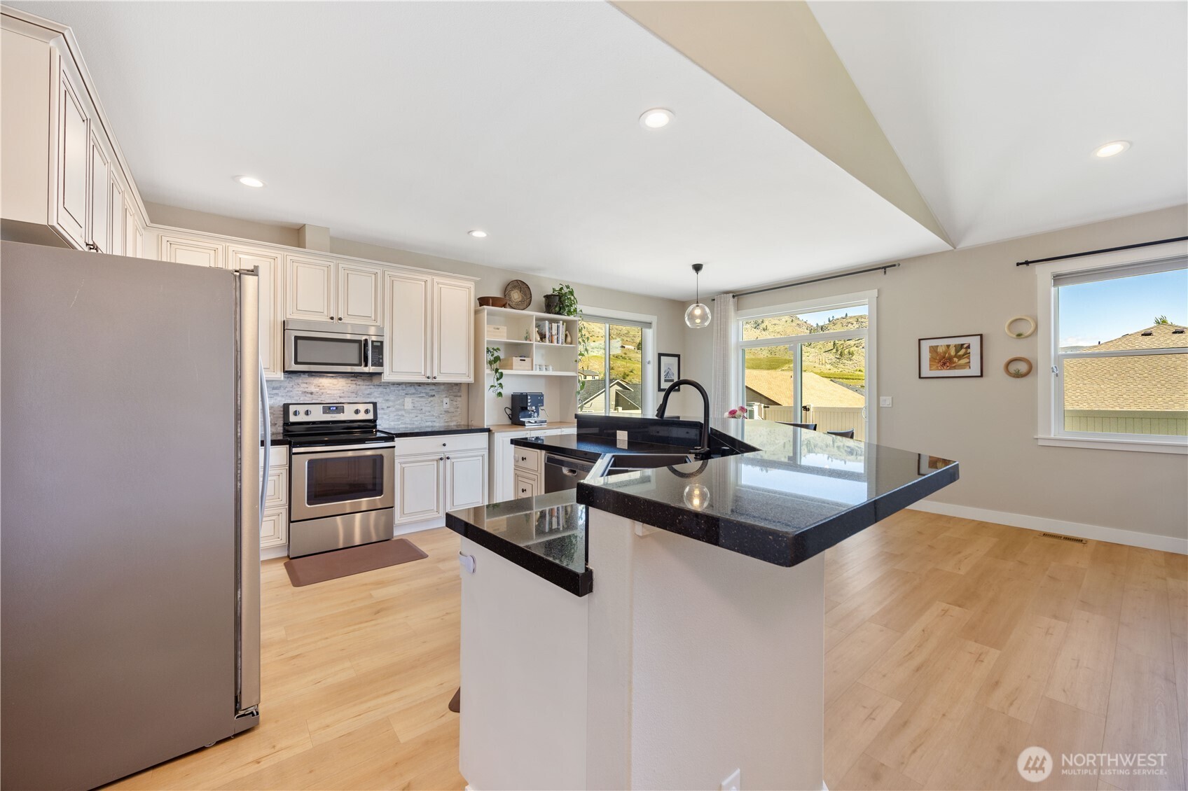 452 Spring View Place Chelan, WA 98816 - Photo 14 of 38