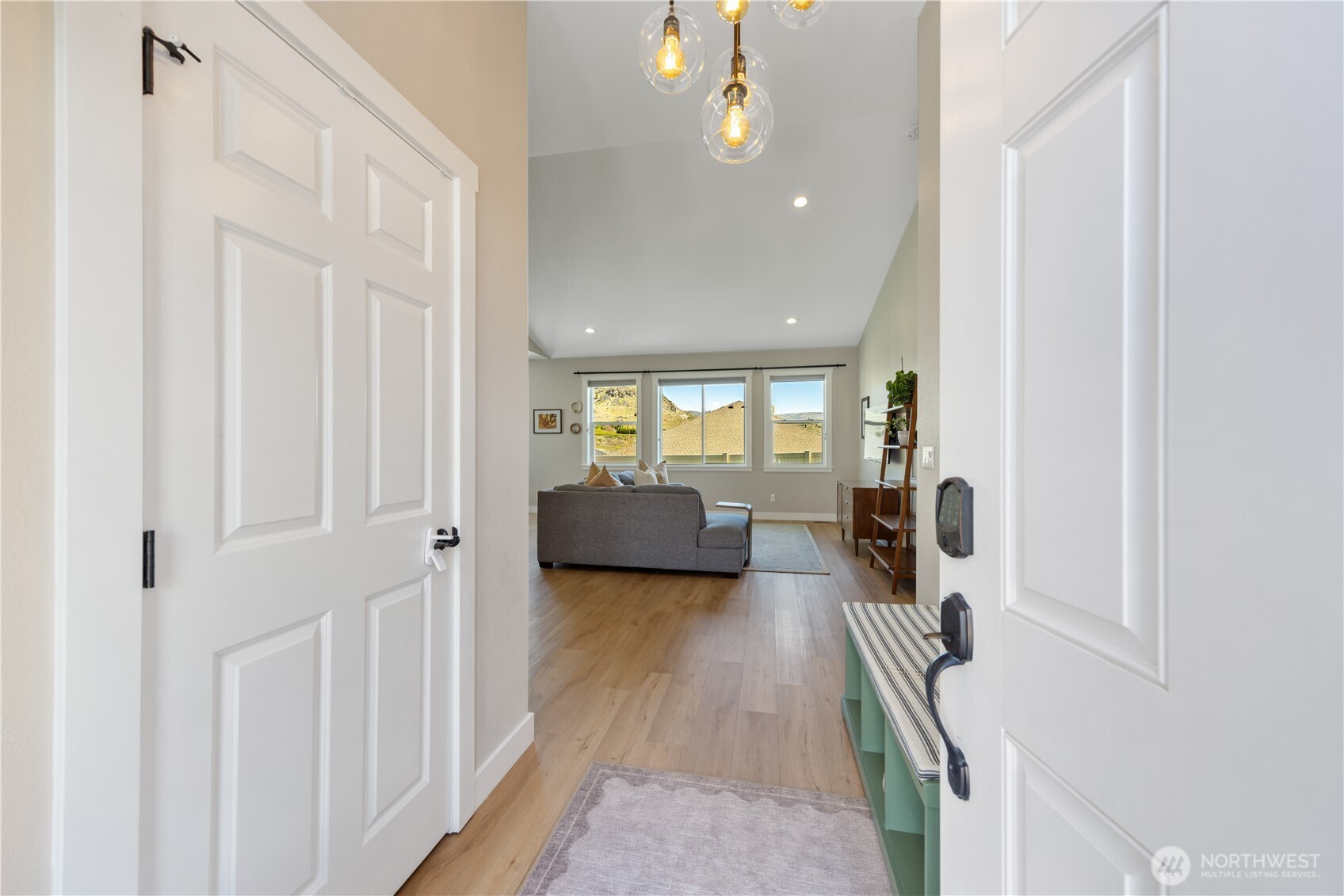 452 Spring View Place Chelan, WA 98816 - Photo 3 of 38