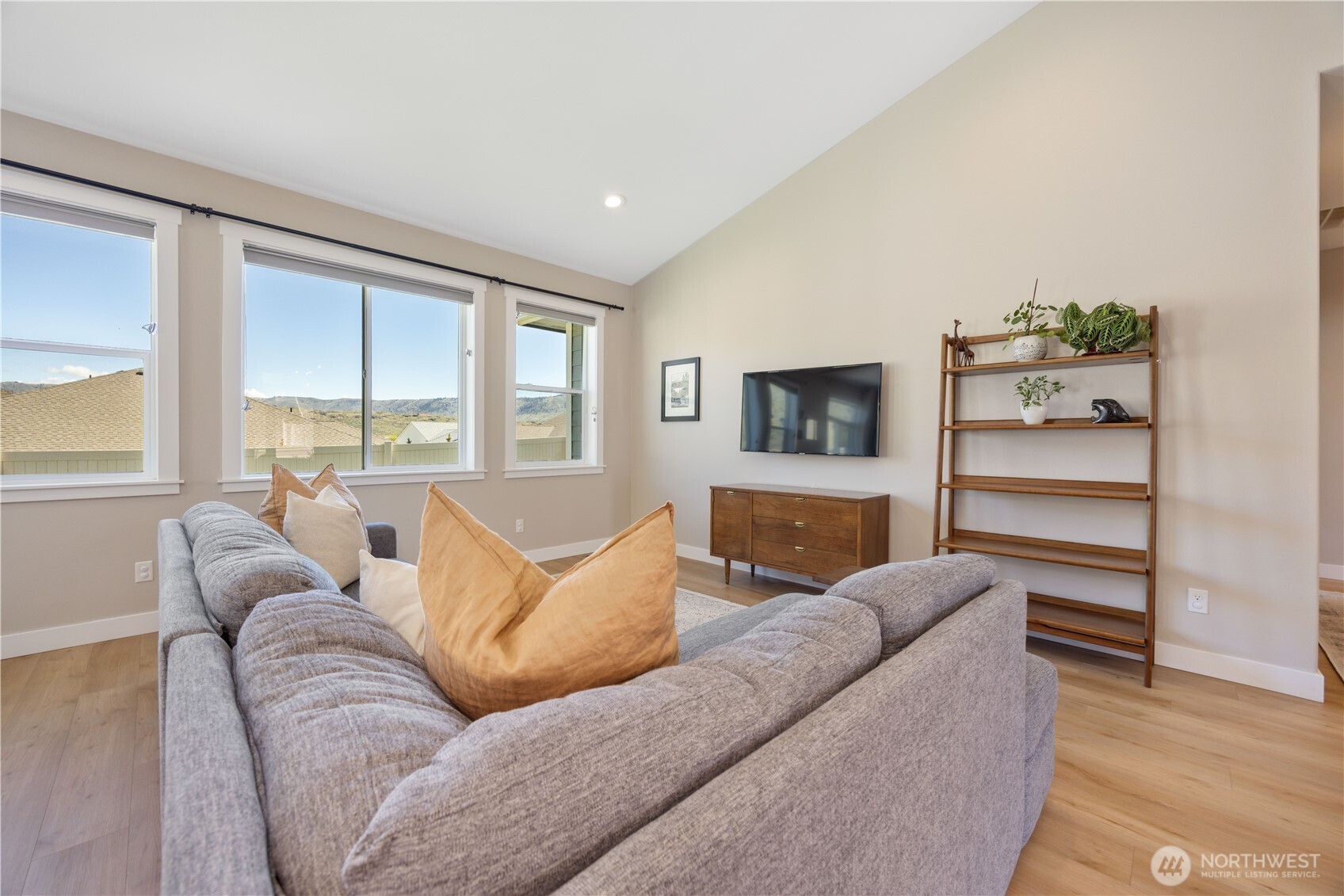 452 Spring View Place Chelan, WA 98816 - Photo 6 of 38