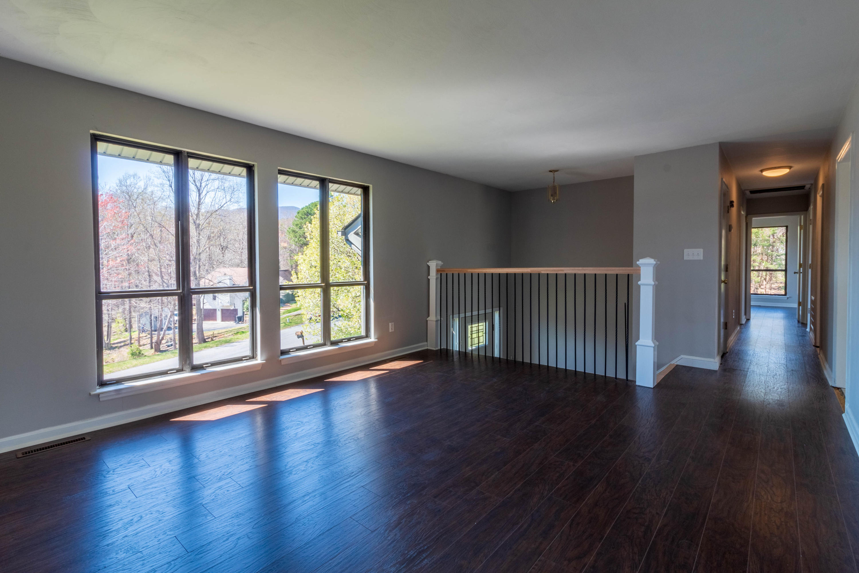 5406 Sundance Road Salem, VA 24153 - Photo 3 of 39 Living Room-Hallway