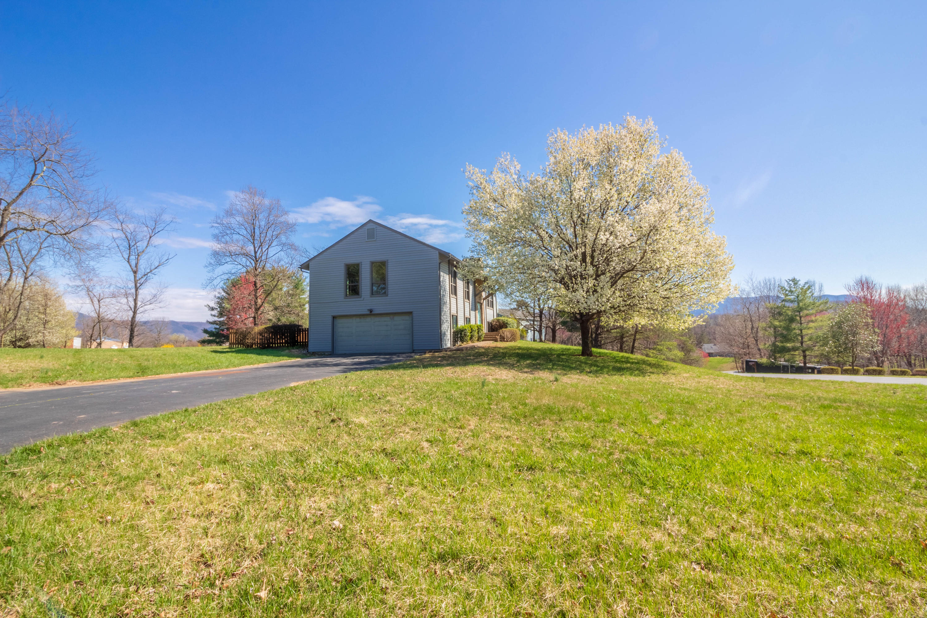 5406 Sundance Road Salem, VA 24153 - Photo 37 of 39 Mountain views