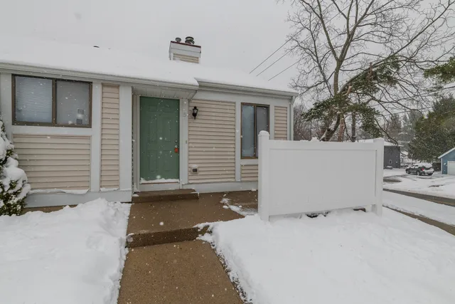 $135,000 | 3320 Scots Pine Way, Unit 5, Portage, MI 49024