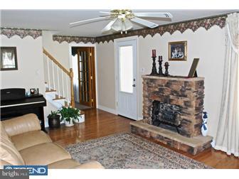 212 Pine Road Wallingford, PA 19086 - Photo 3 of 12 Living Room