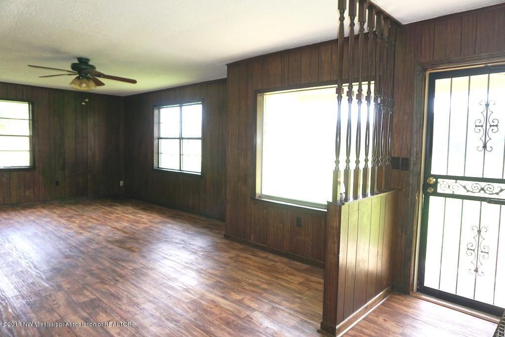 1752 Crockett Road Senatobia, MS 38668 - Photo 8 of 33 DSC02162