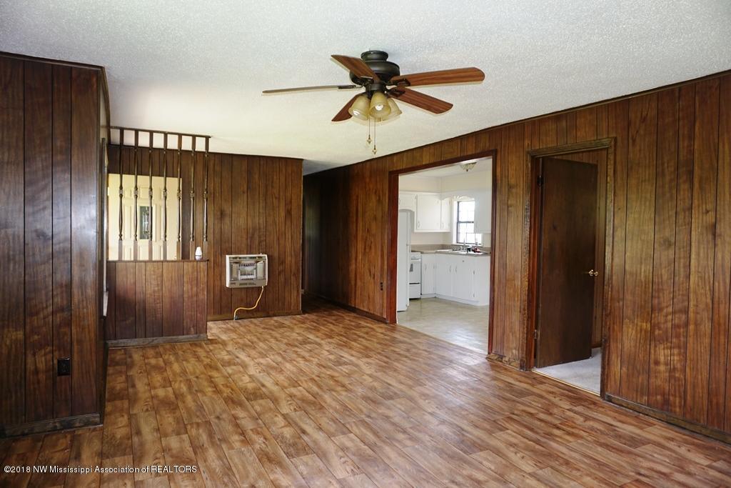 1752 Crockett Road Senatobia, MS 38668 - Photo 9 of 33 DSC02163