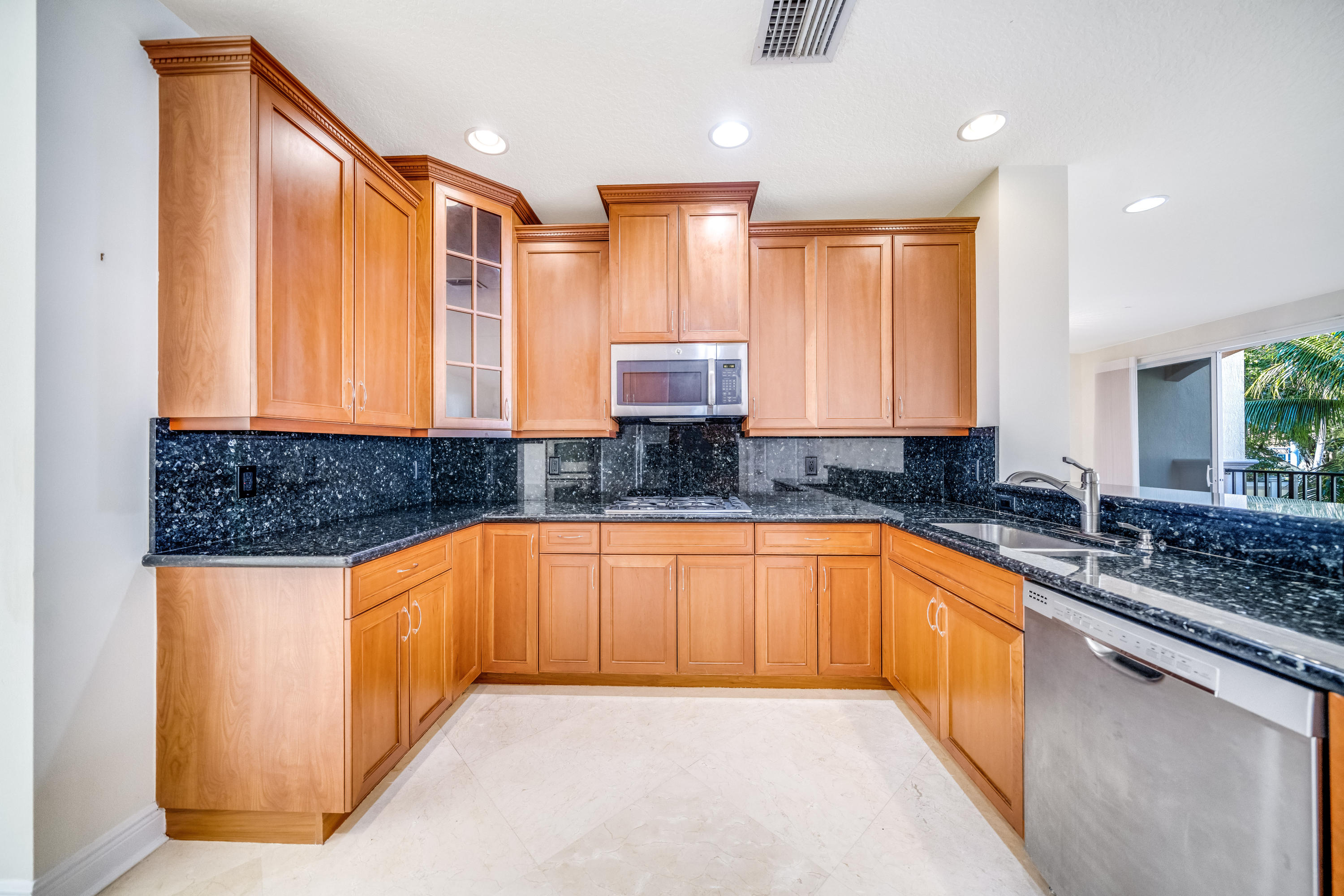 605 Northeast Francesca Lane Boca Raton, FL 33487 - Photo 23 of 53 Kitchen