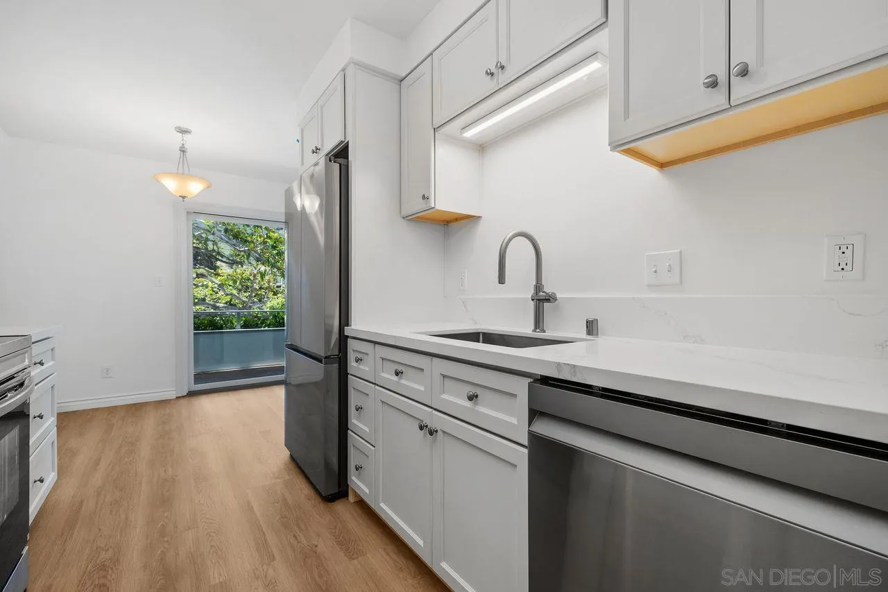 2368 Torrey Pines Road, Unit 63 La Jolla, CA 92037 - Photo 13 of 41 Kitchen