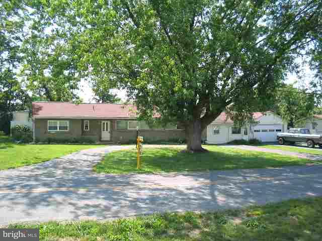 40 Meadowbrook Road Carlisle, PA 17015 - Photo 1 of 9 Gallery Image 1