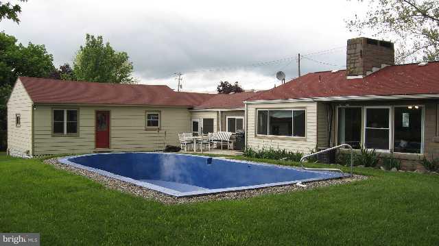 40 Meadowbrook Road Carlisle, PA 17015 - Photo 2 of 9 Gallery Image 2