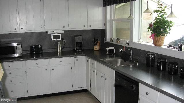40 Meadowbrook Road Carlisle, PA 17015 - Photo 6 of 9 Gallery Image 6