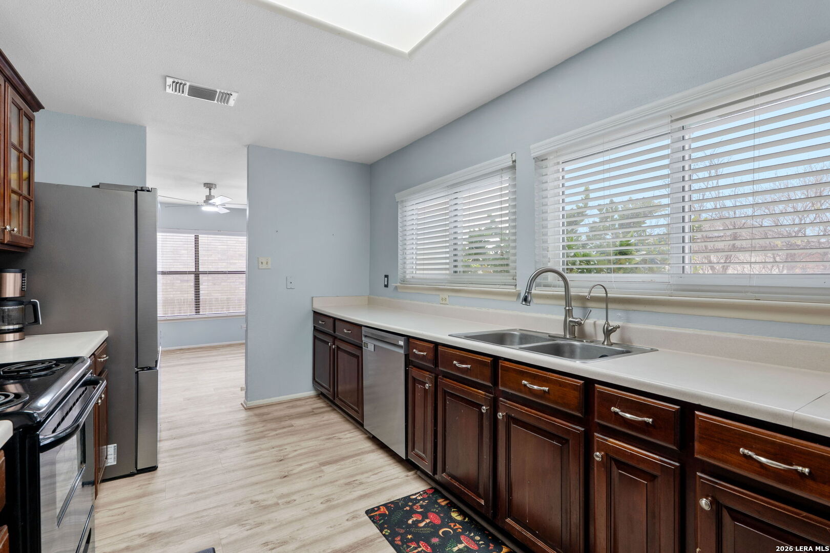 8010 Brisbane Converse, TX 78109 - Photo 4 of 22