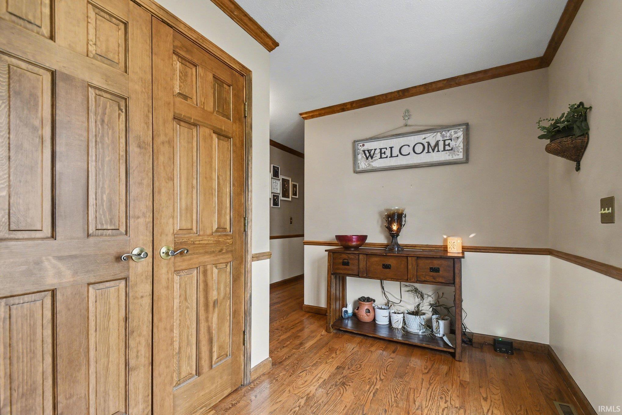 5605 Raleigh Drive South Bend, IN 46614 - Photo 4 of 36