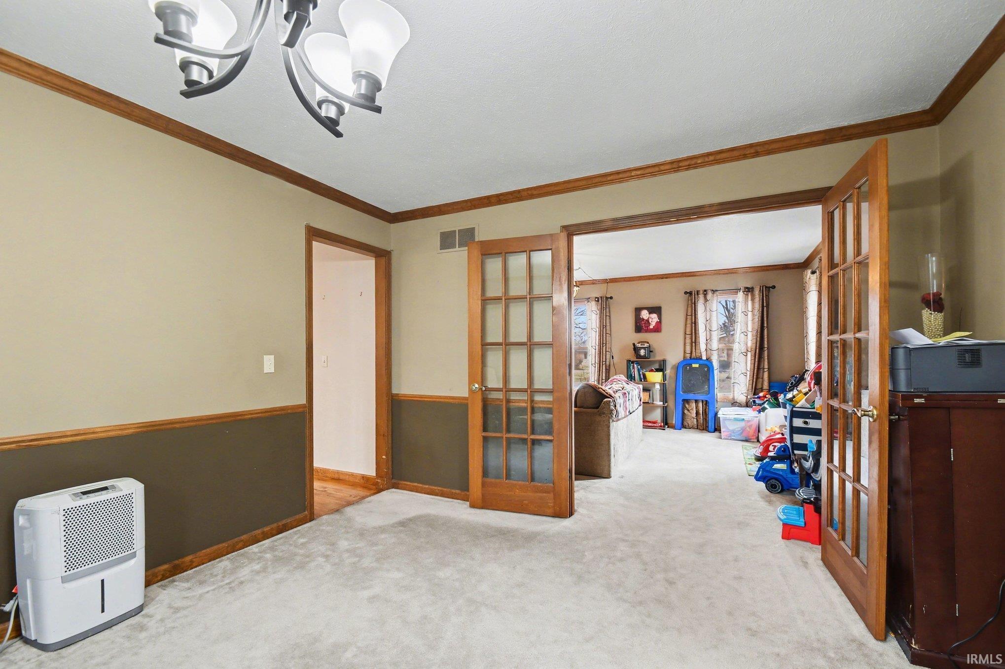 5605 Raleigh Drive South Bend, IN 46614 - Photo 8 of 36