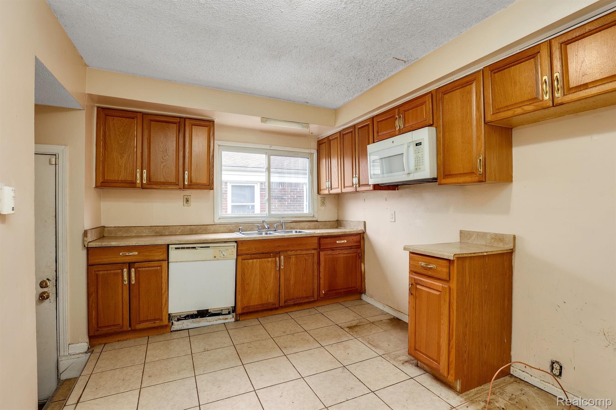 19373 Burt Road Detroit, MI 48219 - Photo 6 of 25 Gallery Image 6