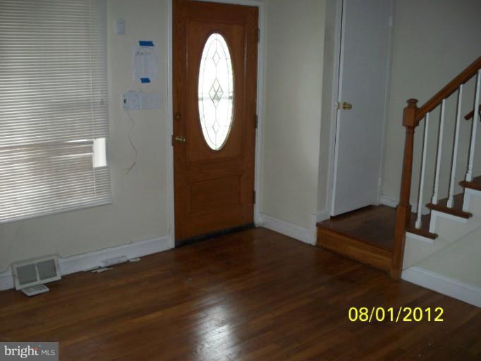 7889 Charlesmont Road Baltimore, MD 21222 - Photo 7 of 10 Living Room