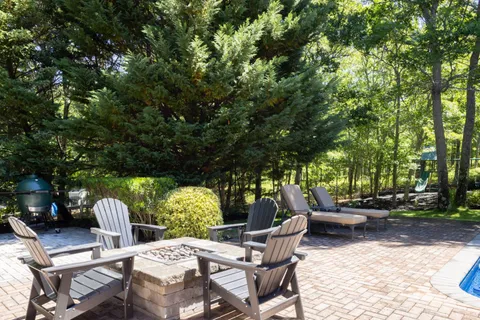 $1,975,000 | 11 Hildreth Road, Hampton Bays, NY 11946