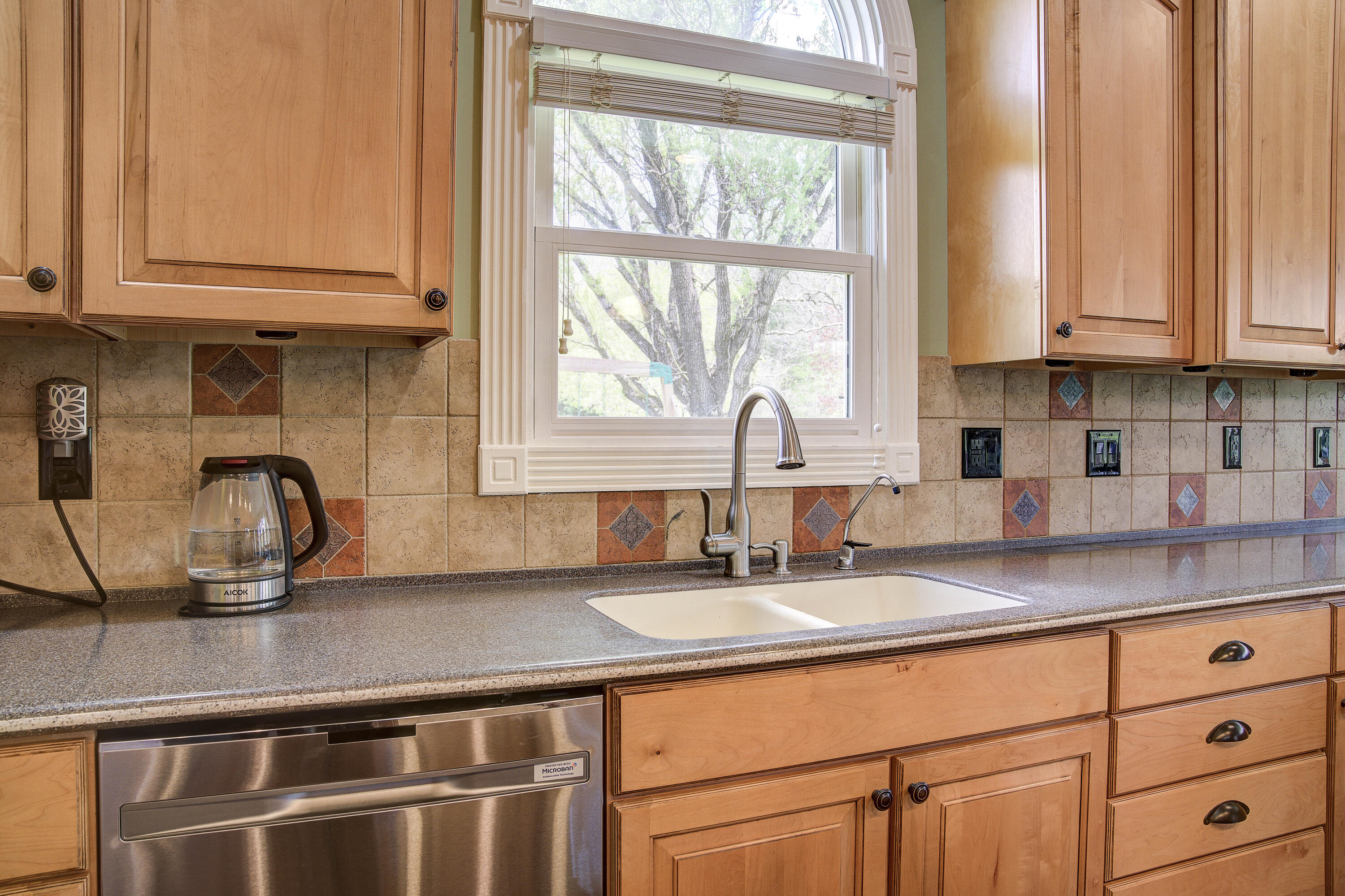 108 Stonebrook Loop Elizabethton, TN 37643 - Photo 26 of 87 Stone-Interior--13
