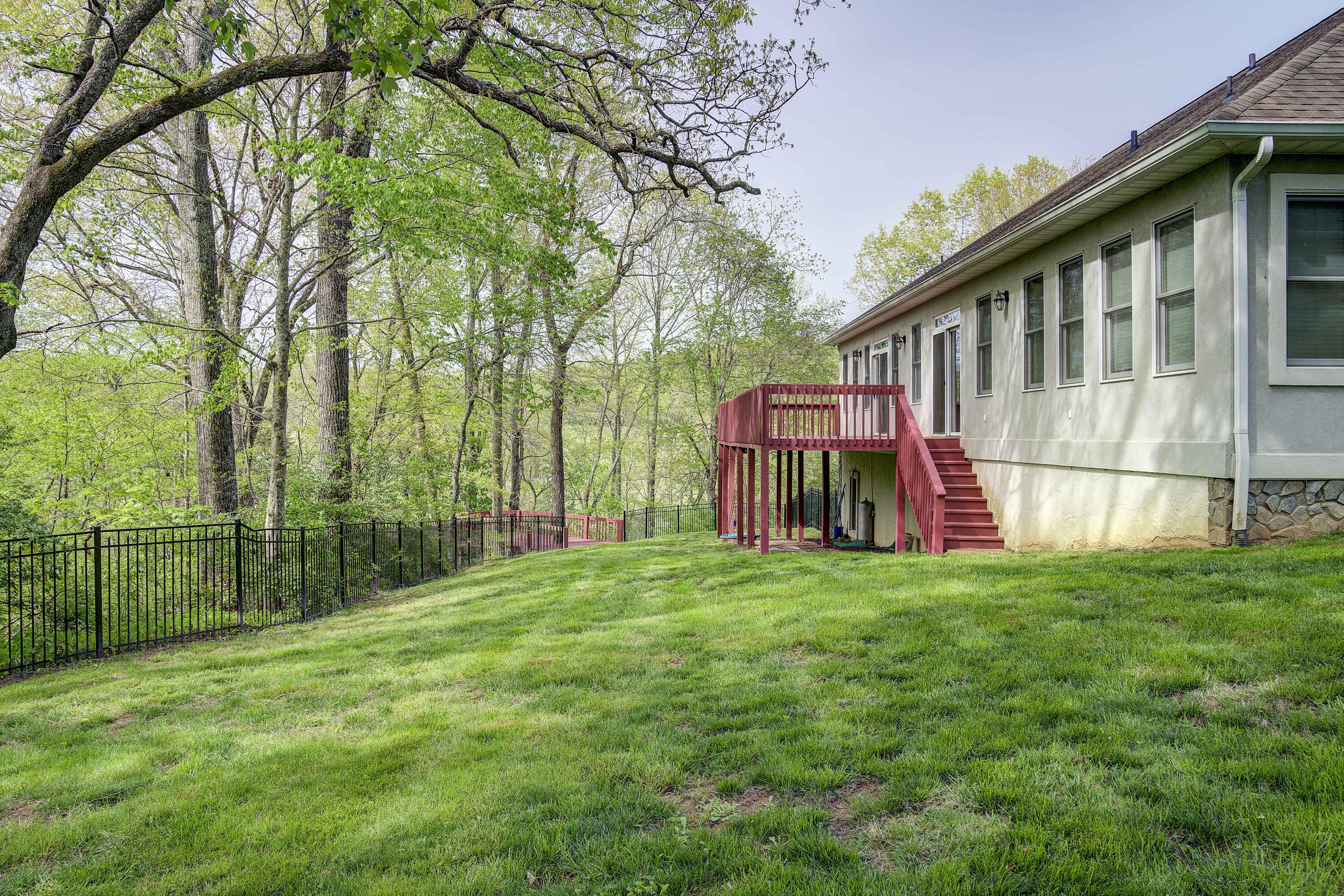 108 Stonebrook Loop Elizabethton, TN 37643 - Photo 74 of 87 Stone-exterior-11