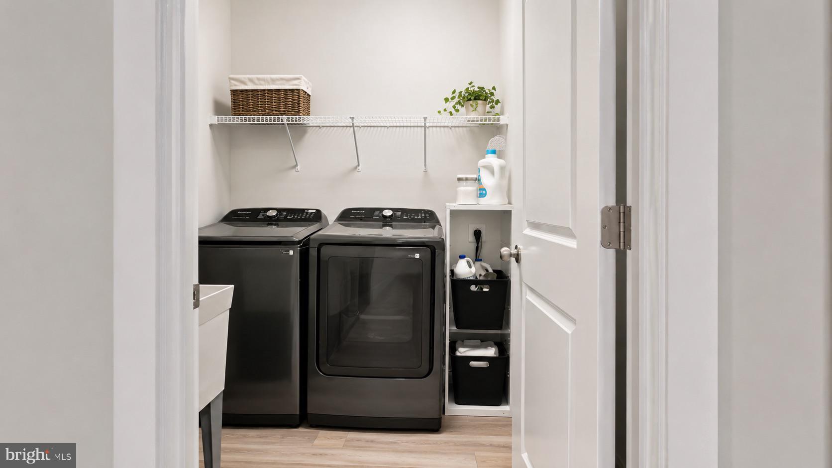 23609 Roselle Ridge Lane Aldie, VA 20105 - Photo 44 of 75 Modern laundry space with sleek appliances.