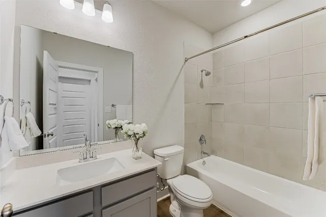 $259,990 | 529 Emory Xing Boulevard, Hutto, TX 78634