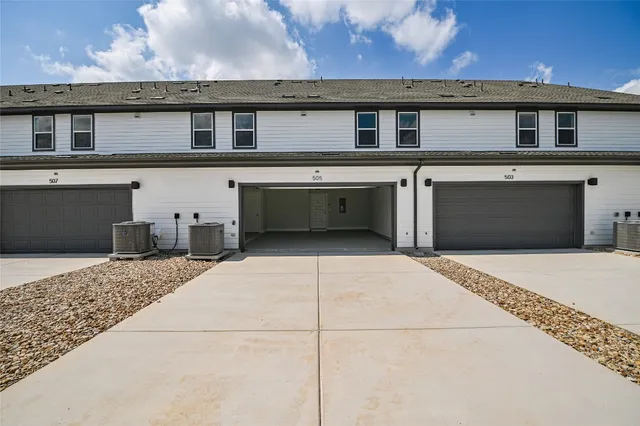 $259,990 | 529 Emory Xing Boulevard, Hutto, TX 78634