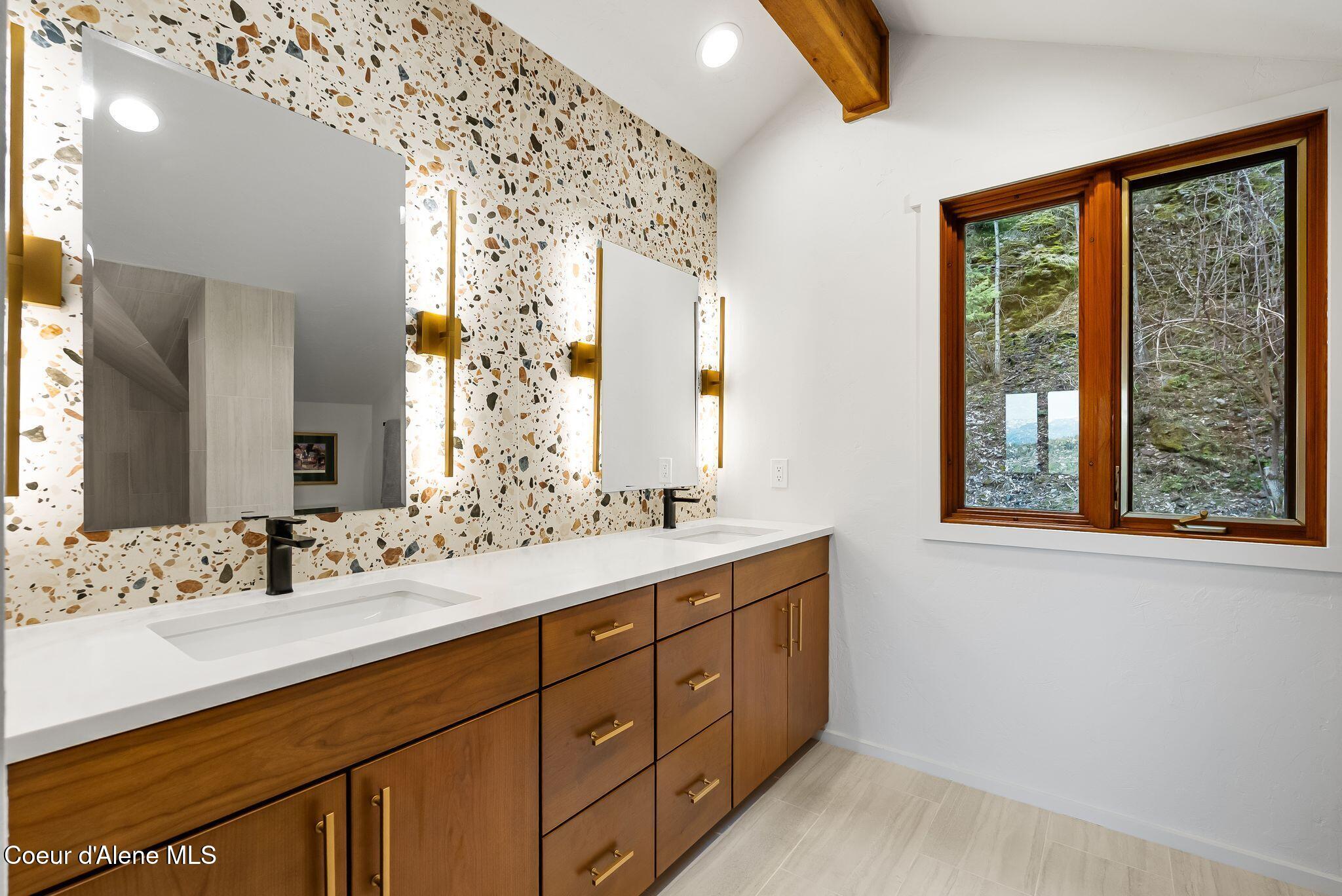 867 Midas Drive Sagle, ID 83860 - Photo 17 of 85 Master Bathroom