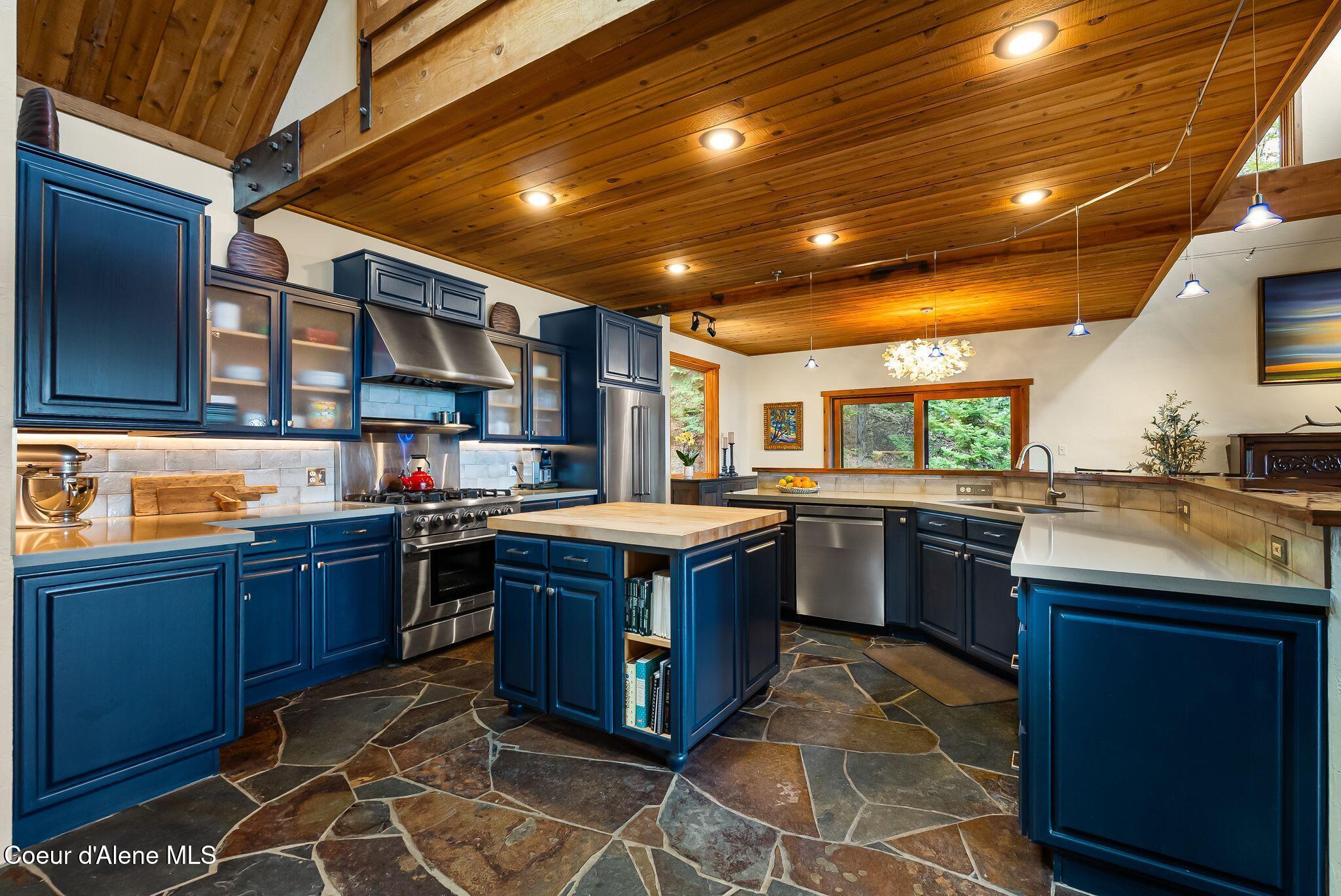867 Midas Drive Sagle, ID 83860 - Photo 24 of 85 Kitchen