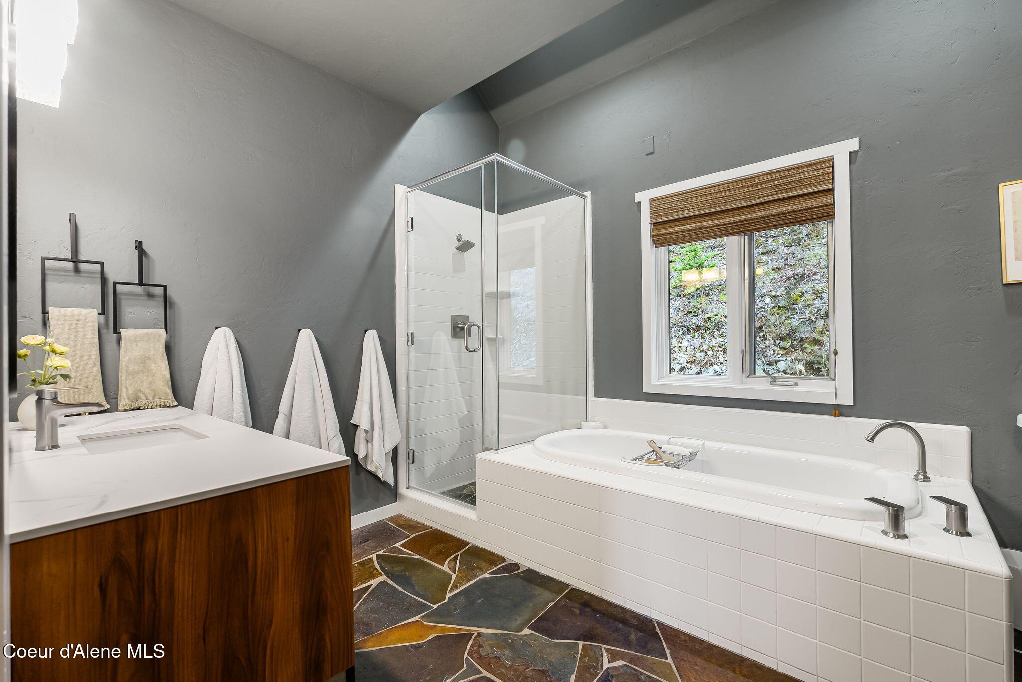 867 Midas Drive Sagle, ID 83860 - Photo 26 of 85 Bathroom