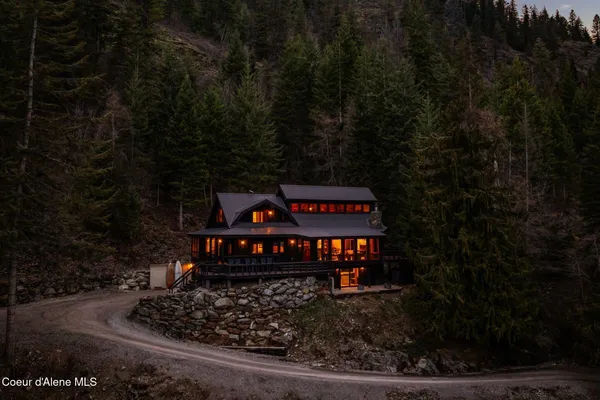 $1,899,000 | 867 Midas Drive, Sagle, ID 83860