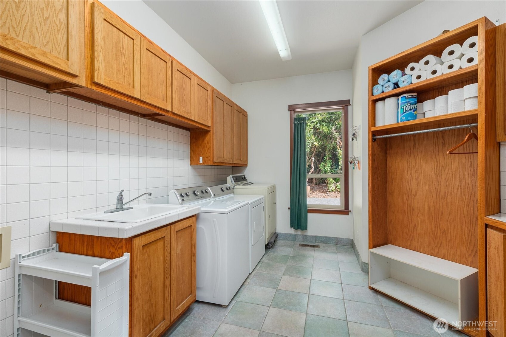 14405 Southwest Pohl Road Vashon, WA 98070 - Photo 14 of 40 Gallery Image 14