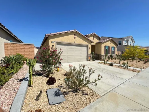 $579,000 | 25854 Buckeye Mdw Lane, Homeland, CA 92548