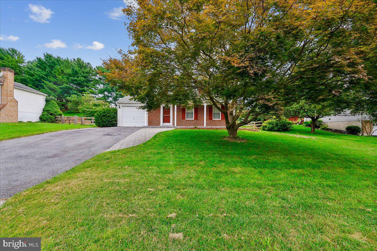10417 Carlyn Ridge Road Damascus, MD 20872 - Photo 32 of 40 Front Yard