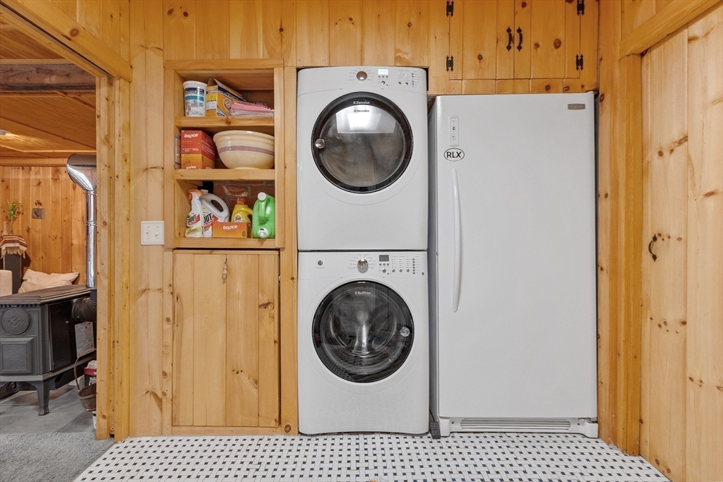 613 Petersham Road Athol, MA 01331 - Photo 32 of 41 a utility room with dryer and washer
