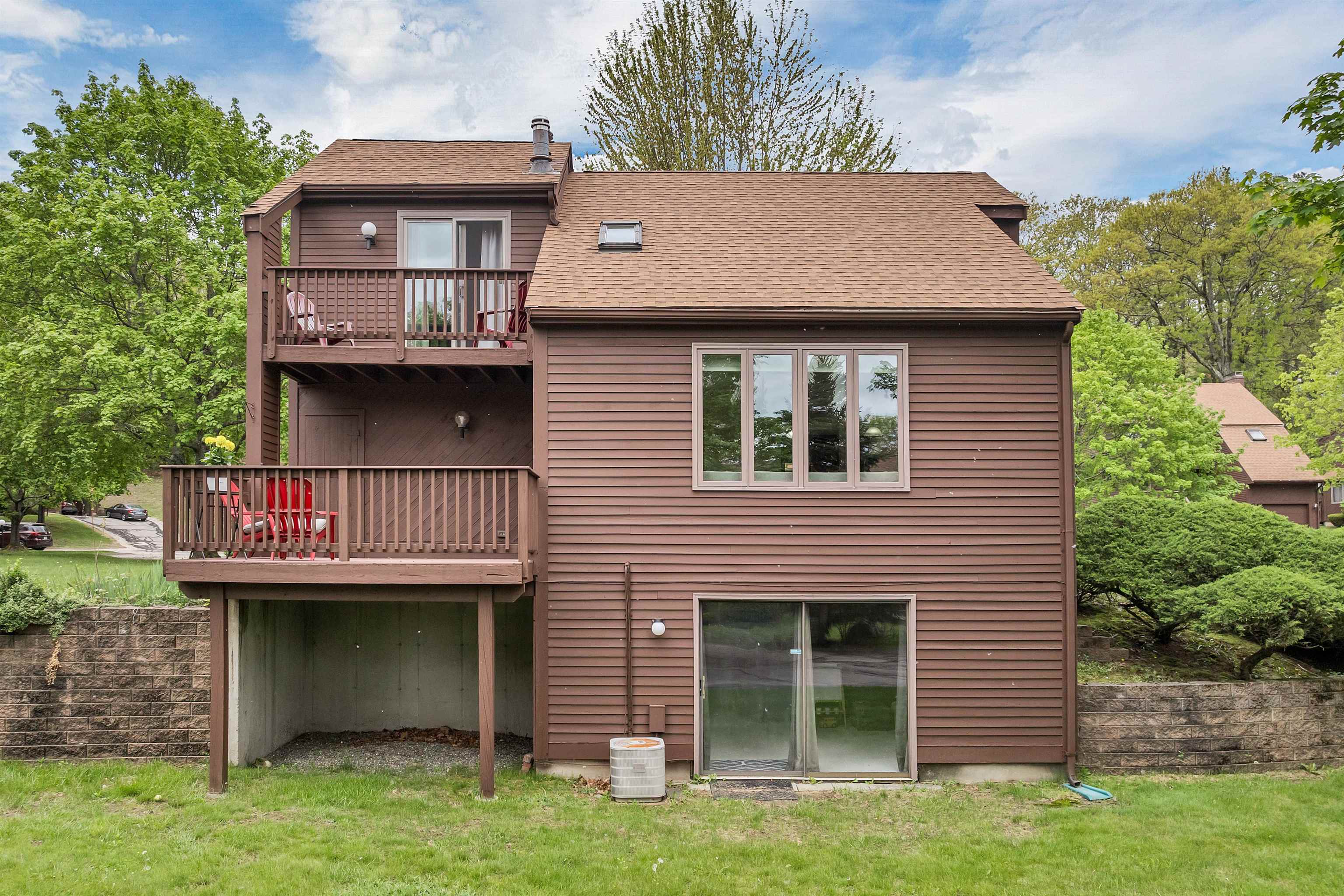16 Gloucester Lane Nashua, NH 03063 - Photo 5 of 60 Gallery Image 5