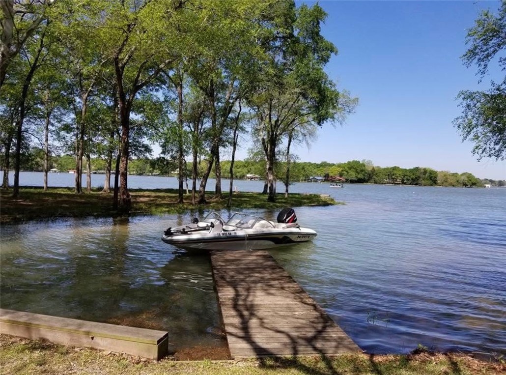 10645 C Hoppess Road Franklin, TX 77856 - Photo 50 of 50 a view of a lake with houses