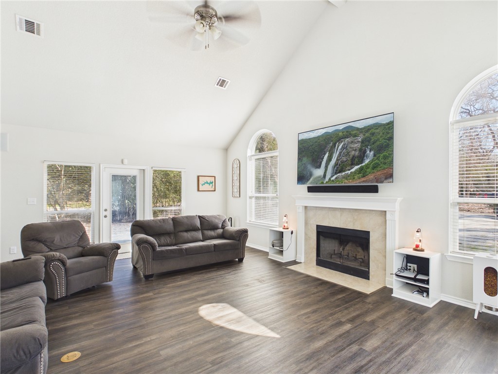 10645 C Hoppess Road Franklin, TX 77856 - Photo 7 of 50 a living room with furniture and a fireplace