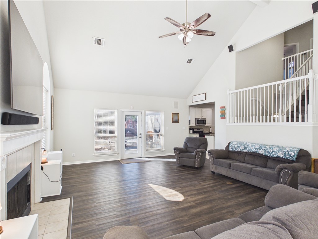 10645 C Hoppess Road Franklin, TX 77856 - Photo 9 of 50 a living room with furniture and a fireplace