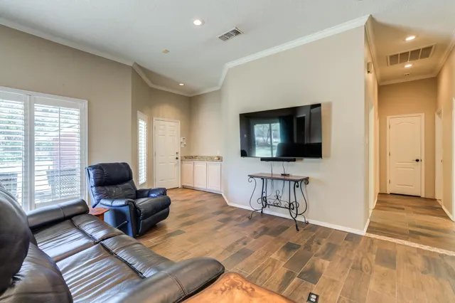 $525,000 | 1 Squaw Lane, Ransom Canyon, TX 79366