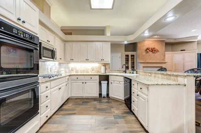 $525,000 | 1 Squaw Lane, Ransom Canyon, TX 79366